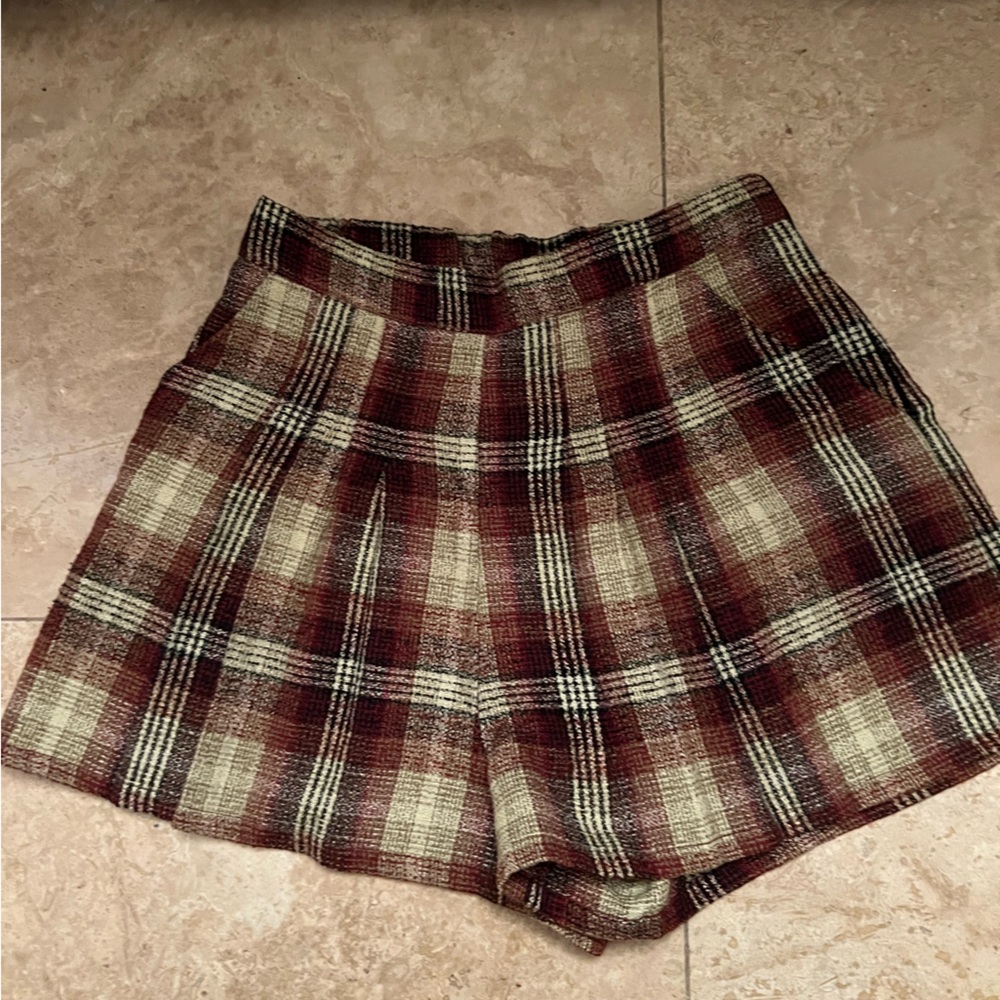 UNIF plaid shorts/looks like a skirt
